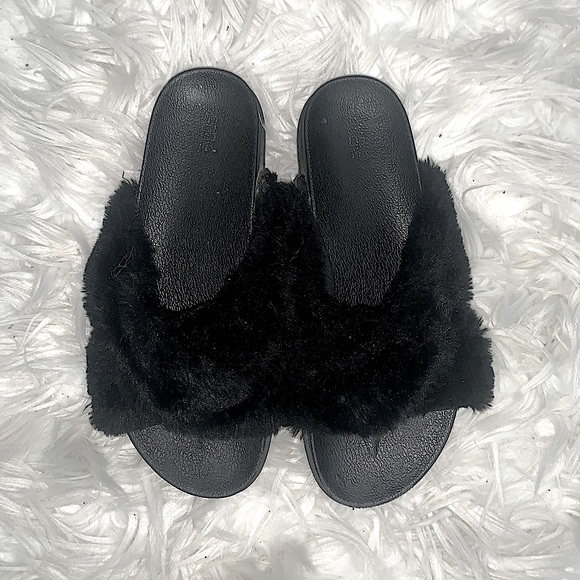 Black comfy, warm , cozy slides - Picture 1 of 5